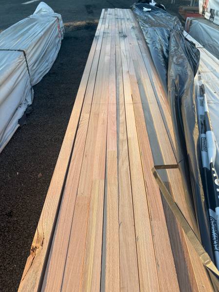 Tasmanian oak fencing 42 × 42mm classic grade — W69779